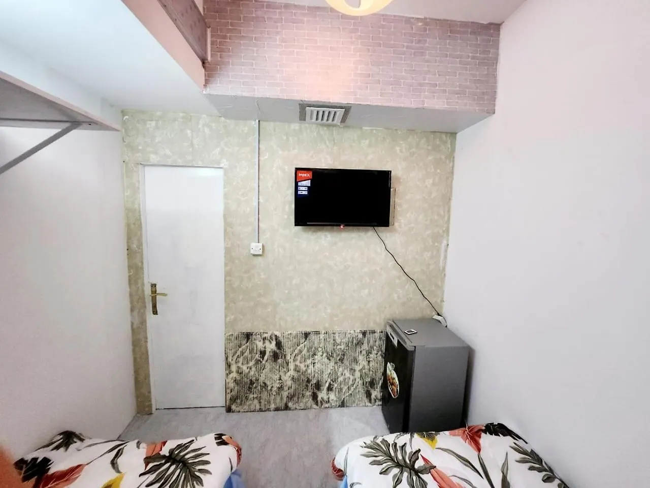 Guest house Amazing Couples Partition 7 Min Walking From Mall Of Emirates Dubai United Arab Emirates